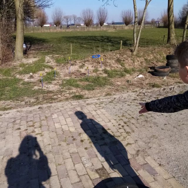 Vorige week is er weer volop gebruik gemaakt van de locatie boerderij Sweers! Van dieren voeren tot disc golf spelen in de zon!🐐🐮🌞🥏Van alles is mogelijk. Lijkt jou dit ook leuk? Geef het door aan je begeleider. 4 t/m 9 april is het ontdek de boerderij Sweers week. #abobegeleiding #boerderijsweers #spelenbewegen #rustennatuur